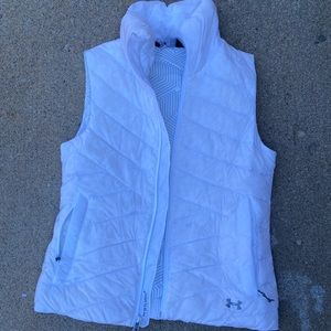 Like new white puffy underarmour vest